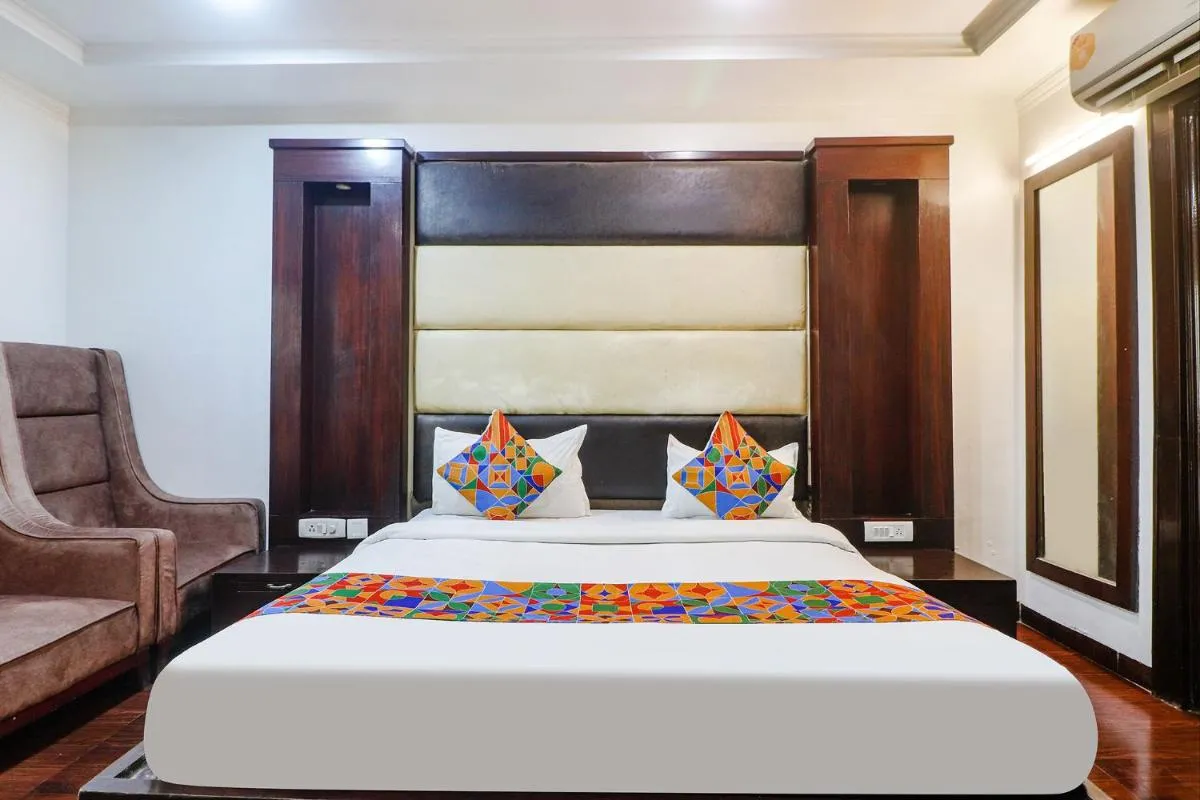 Image 1 of FabExpress Sandberry