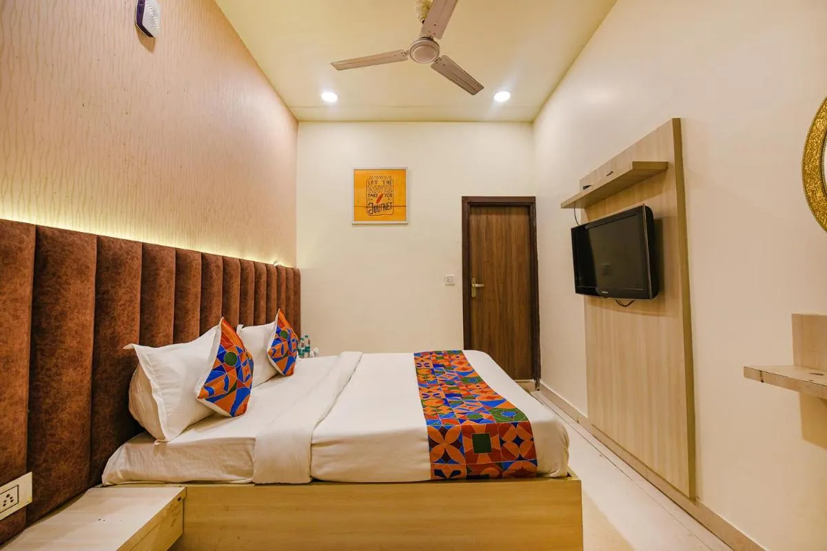 Image 6 of FabExpress Seven Heaven