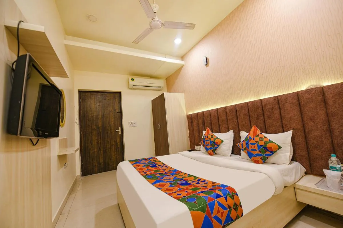 Image 3 of FabExpress Seven Heaven