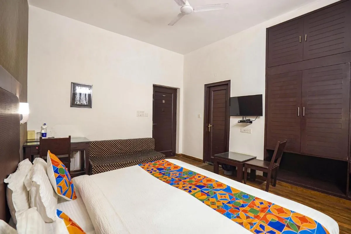 Image 4 of FabHotel City Chalet Saket