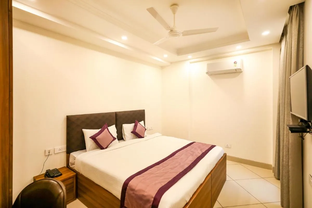 Image 5 of FabHotel La Paz Stay B&B