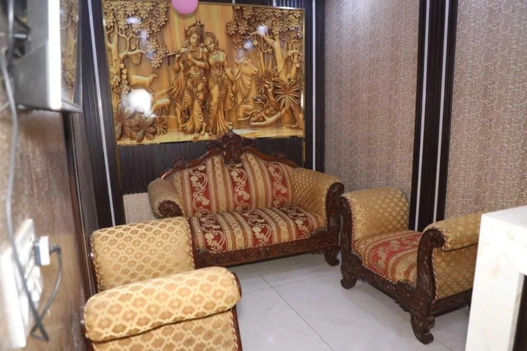 Image of Family Hotel – 5Mint form Nizamuddin Railway Station