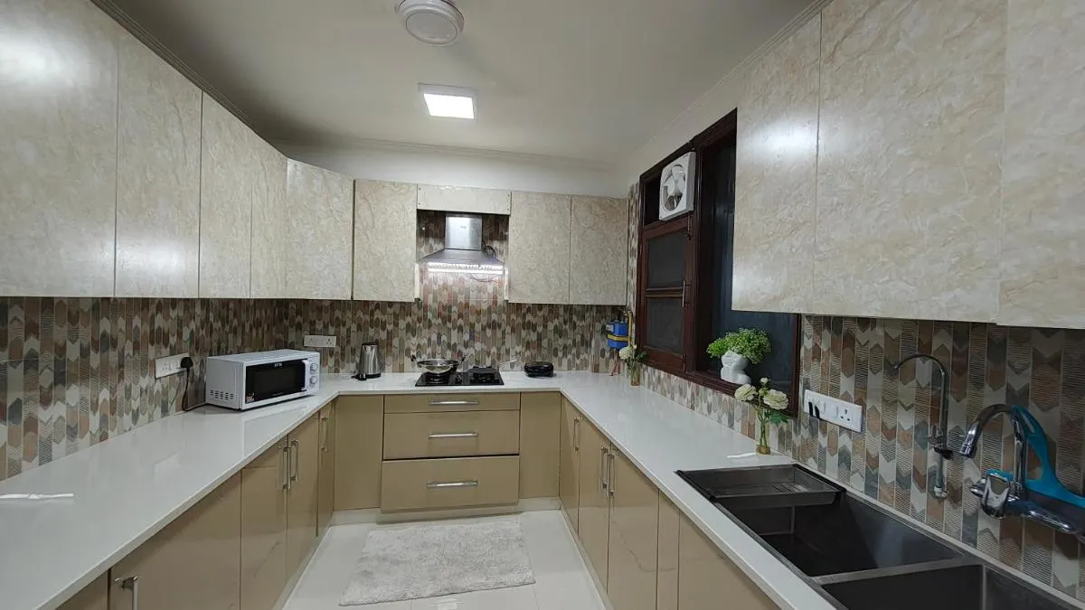 Image 3 of Fortune Home Service Apartment 4Bhk,J-45