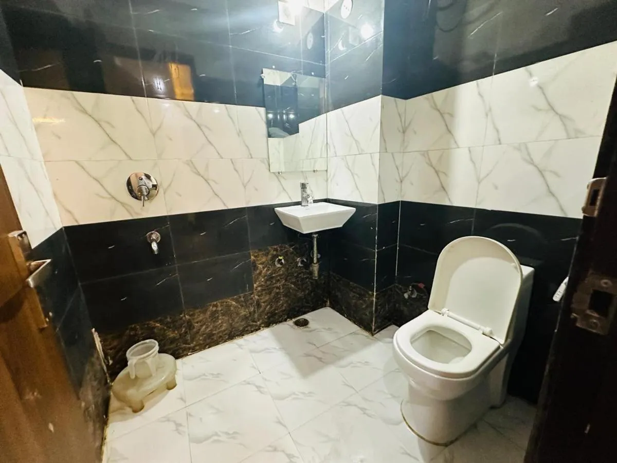 Image 2 of HOTEL S R PLAZAa