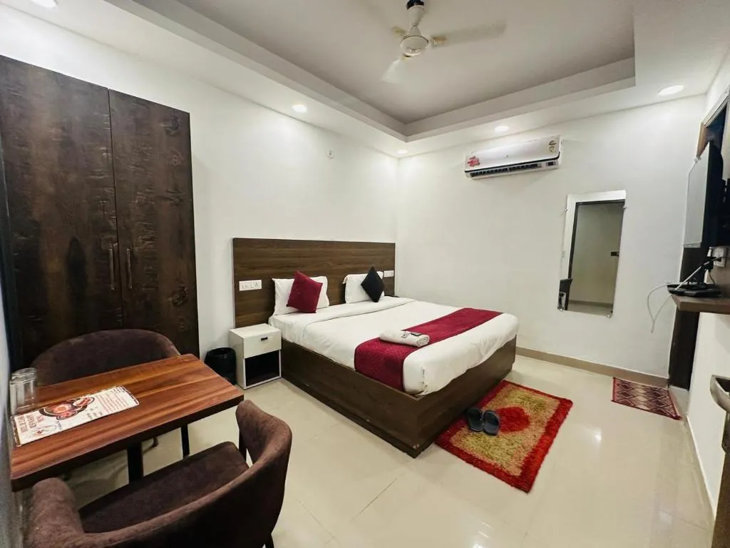 Image of HOTEL S R PLAZAa