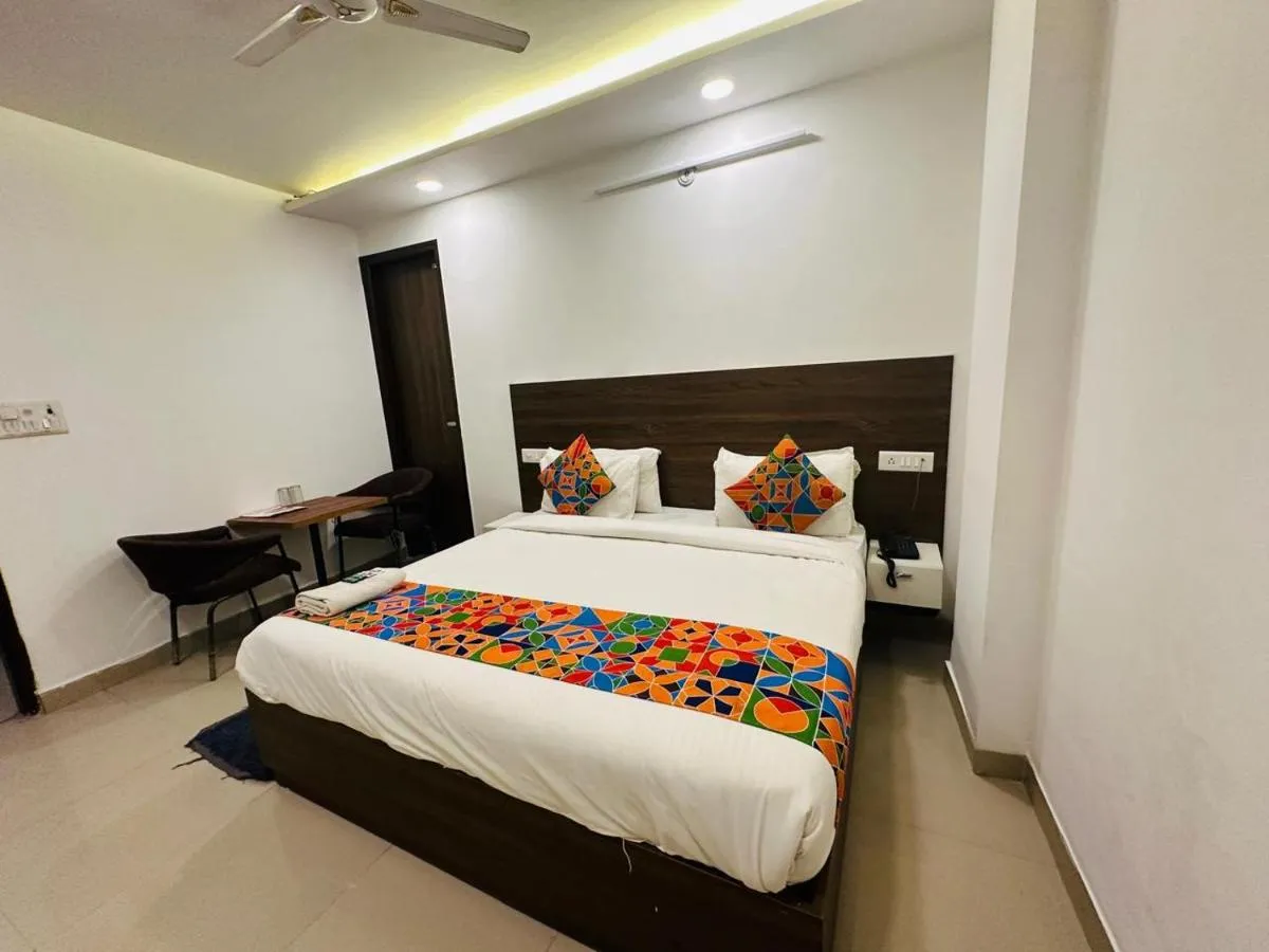 Image 1 of HOTEL S R PLAZAa