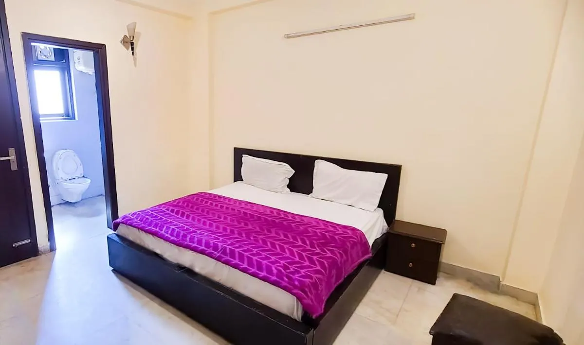 Image 2 of Hotel Chittaranjan Park