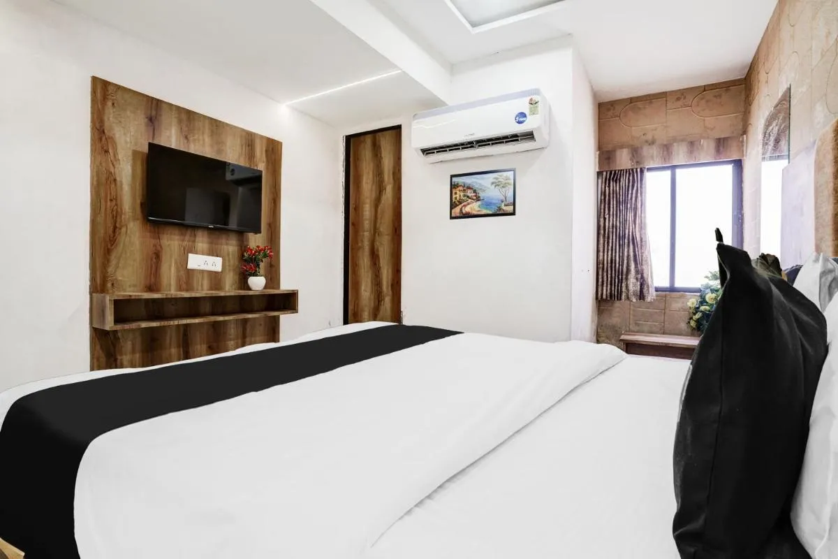 Image 4 of Hotel Grand Safron Suite