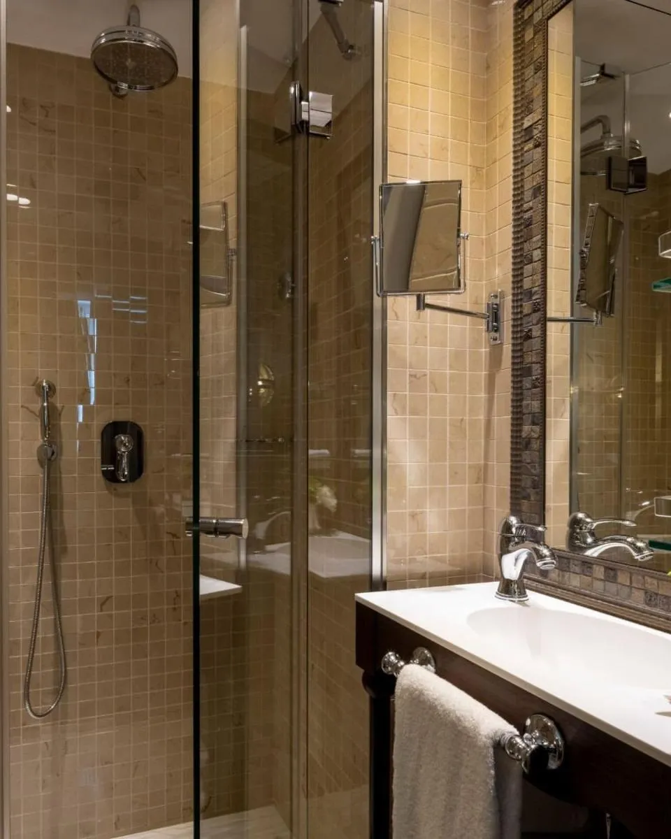 Image 6 of Hotel Heavenwood Suites Near Delhi Airport