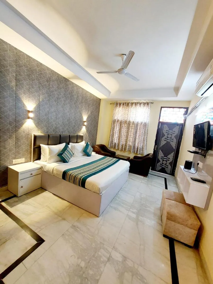 Image 3 of Hotel Khusbu Residency, Green Park Market, Couple Friendly