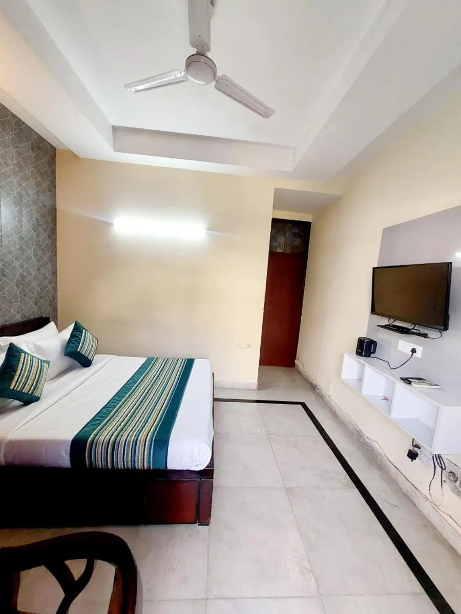 Image 6 of Hotel Khusbu Residency, Green Park Market, Couple Friendly