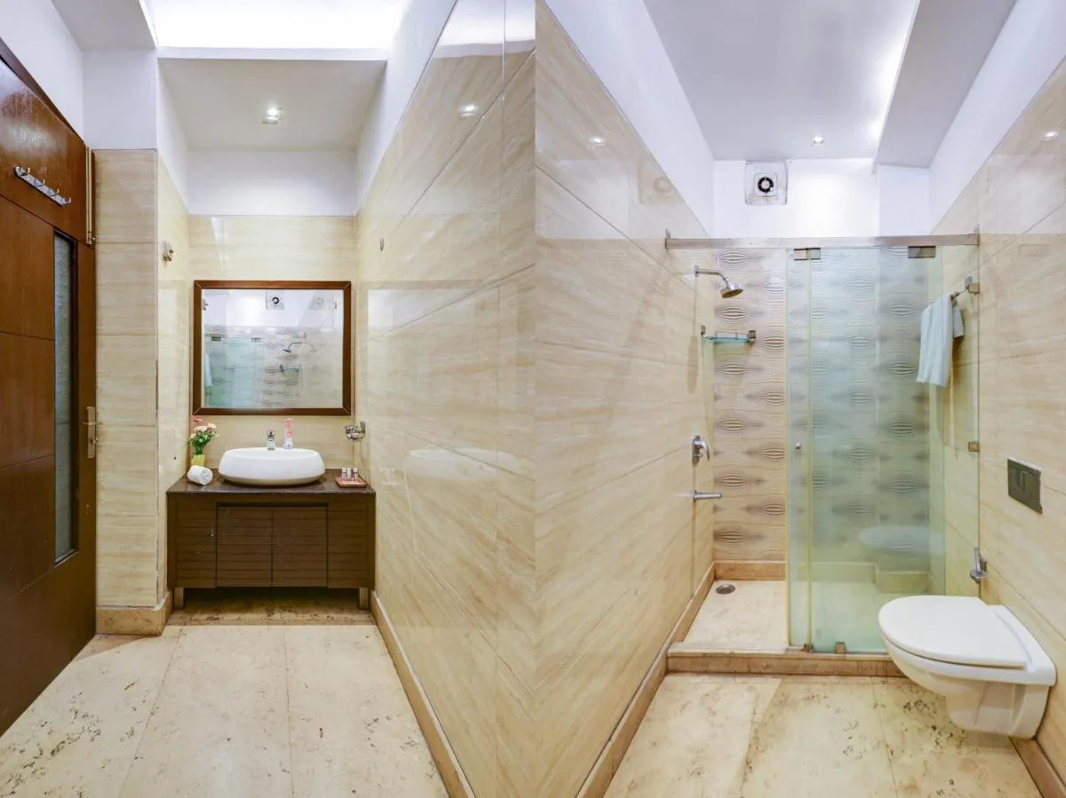 Image 2 of Hotel Metropolis Tourist at Near Ramakrishna Ashram Marg Metro Station