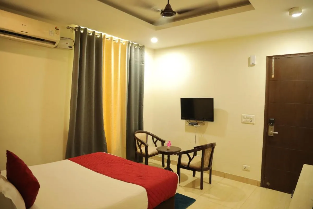 Image 4 of Hotel Nirvana Suites