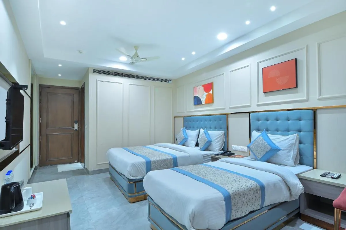 Image 1 of Hotel Sapphire House – 3 Mins Walk from Metro and 5 Mins from Rail Station