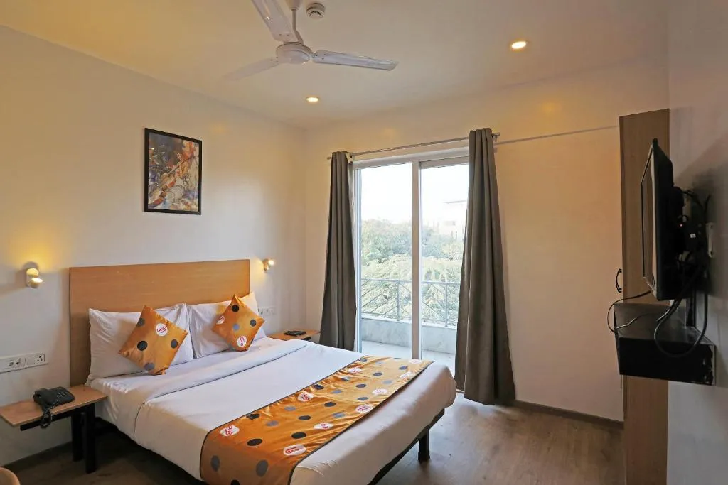 Image of Hotel Yellow Chilli Britannia Chowk- Couple Friendly Local ID Accepted