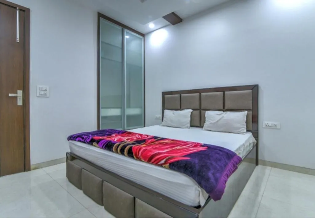 Image 6 of Ideal 3bhk apartment!Downtown