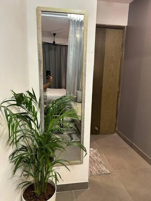 Image 4 of Luxe Lagoon studio