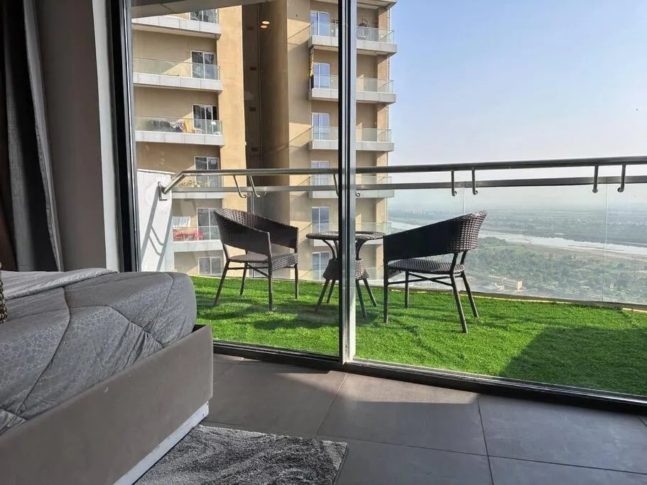 Image 2 of Luxe Lagoon studio