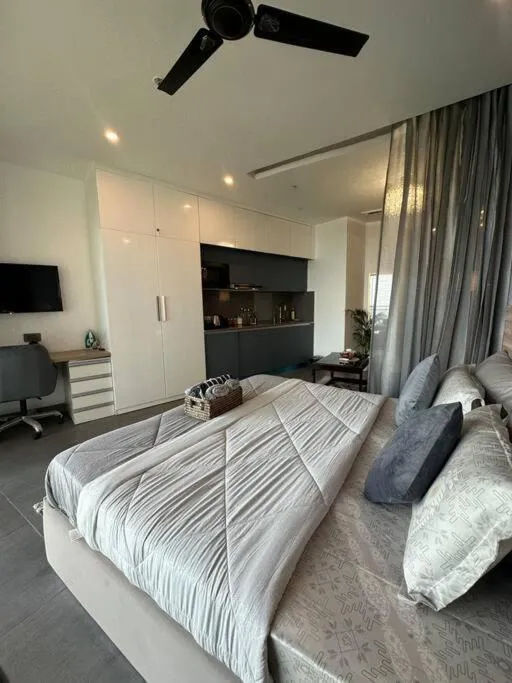 Image 5 of Luxe Lagoon studio