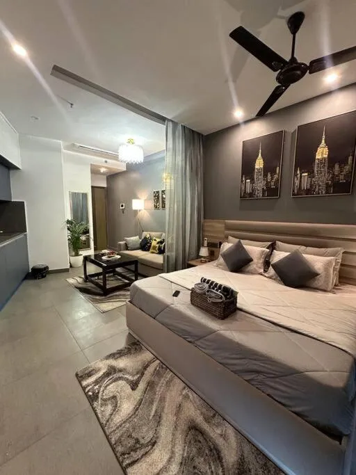 Image 6 of Luxe Lagoon studio