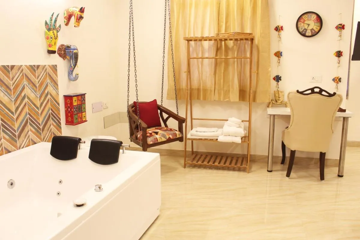 Image 2 of Luxurious Jacuzzi Hot Tub 1BHK Suite with Spa Tub 11