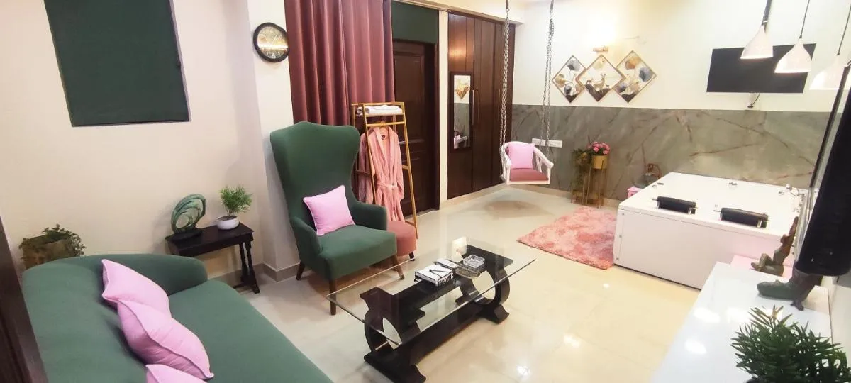 Image 6 of Modern Jacuzzi Hot Tub 1BHK Suite South Delhi 3