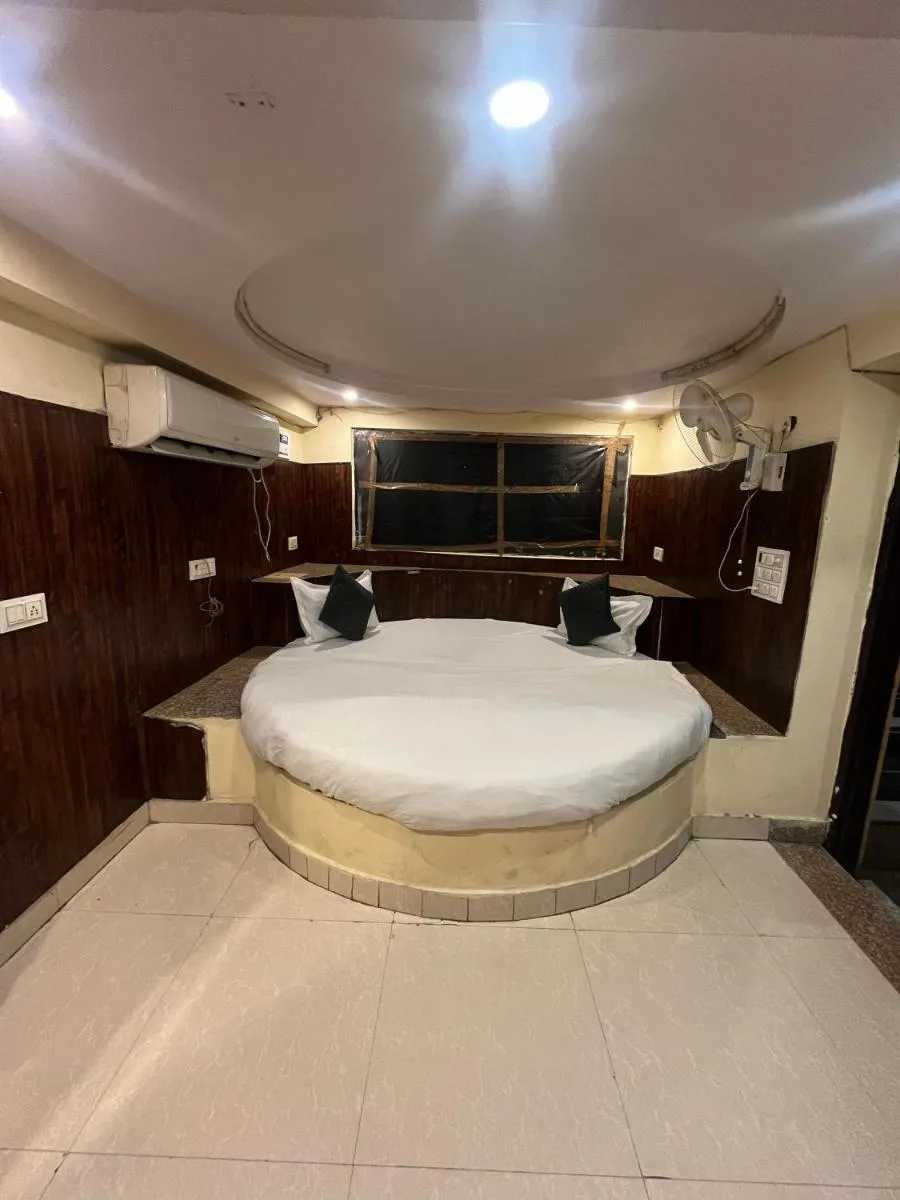 Image 2 of Relax Stay – Near Anand Vihar Railway Station