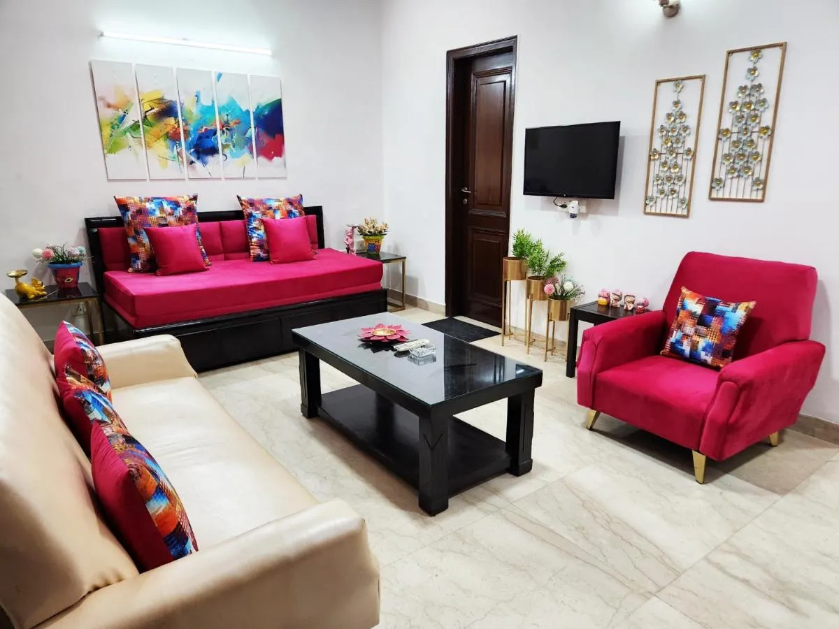 Image 4 of Spacious 1BHK Prime Location with 2 restrooms 5