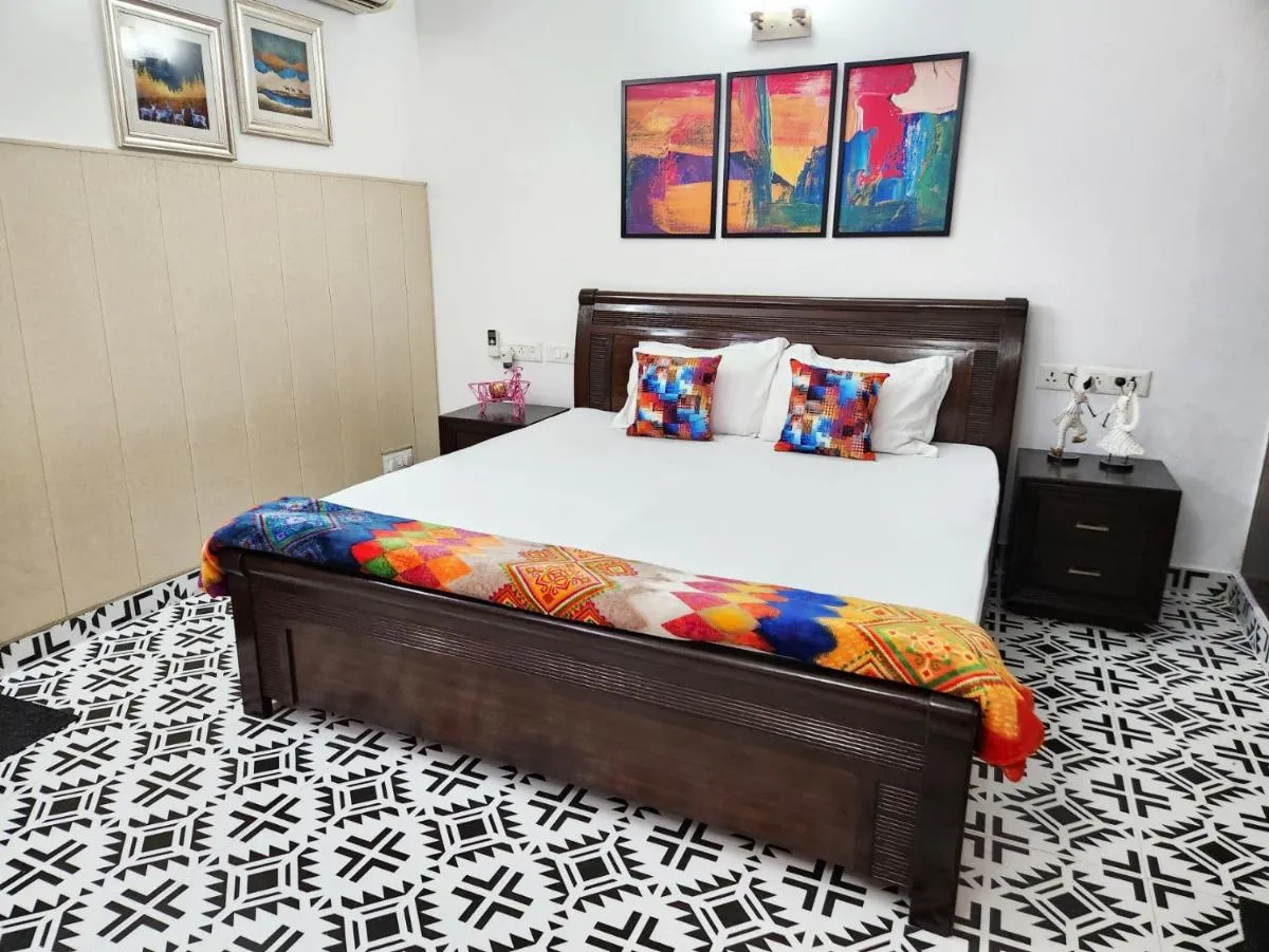 Image 1 of Spacious 1BHK Prime Location with 2 restrooms 5