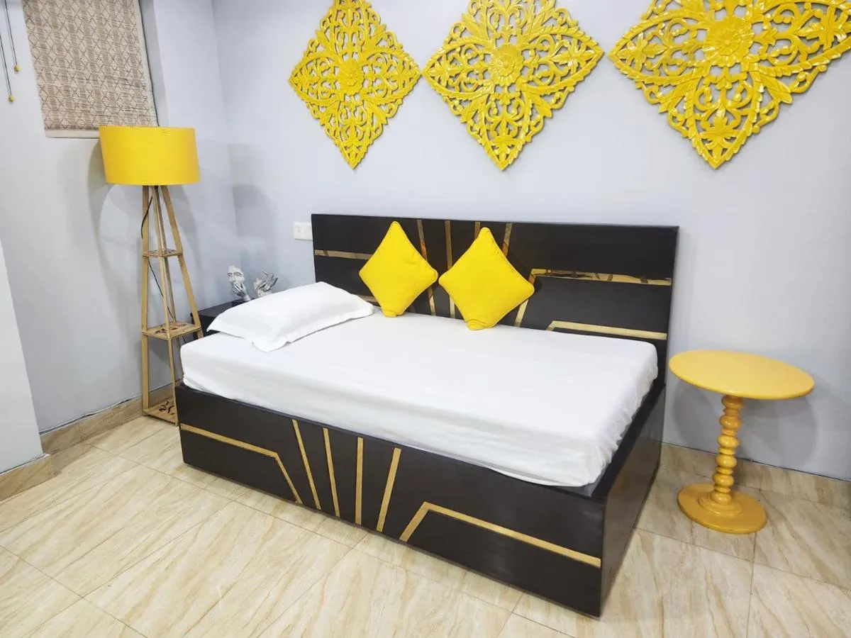 Image 1 of Spacious 1BHK Suite Prime Location w/ 2 baths (12)