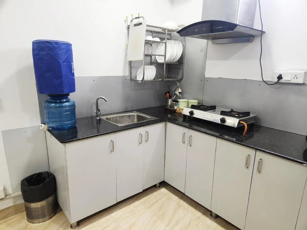 Image 2 of Spacious 1BHK Suite Prime Location w/ 2 baths (12)