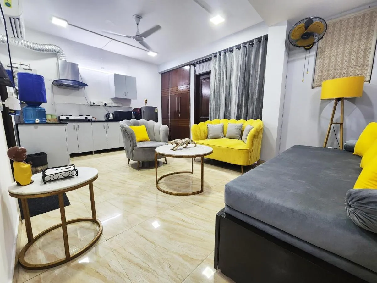 Image 3 of Spacious 1BHK Suite Prime Location w/ 2 baths (12)