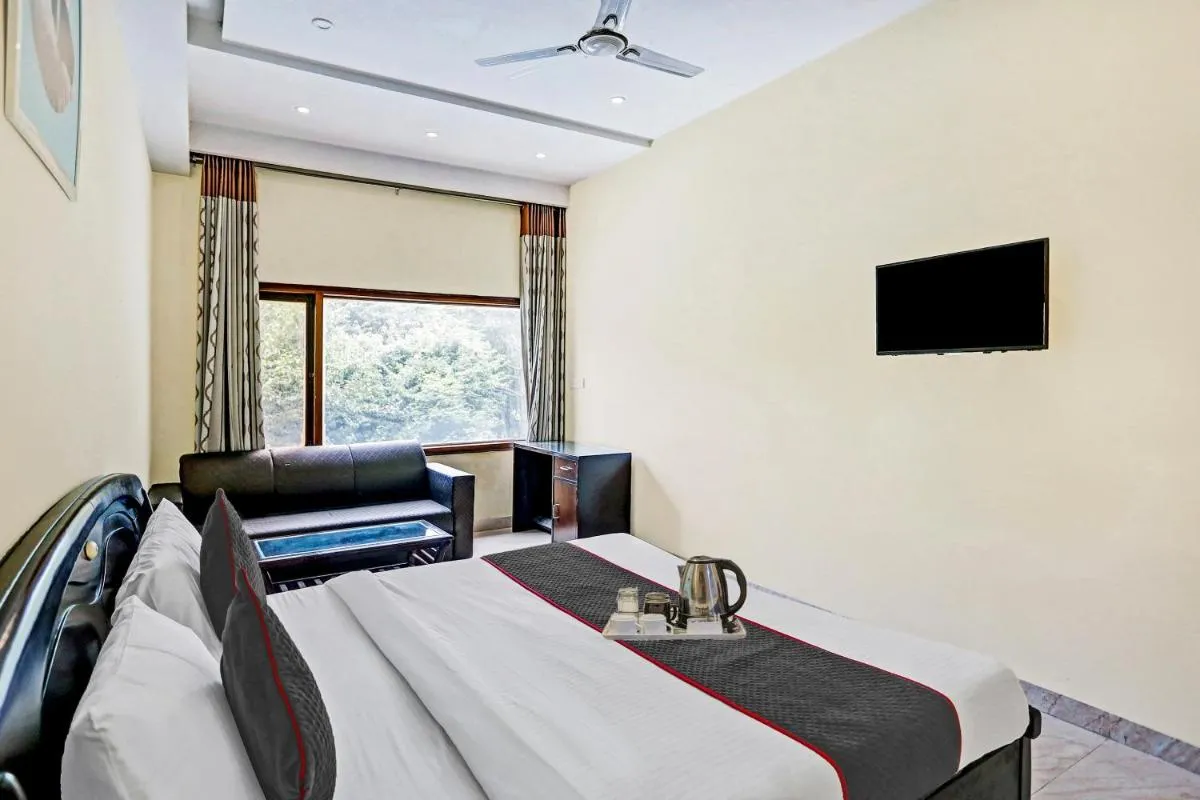 Image 3 of Townhouse Prakash continental Near Netaji Subhash Place Metro Station