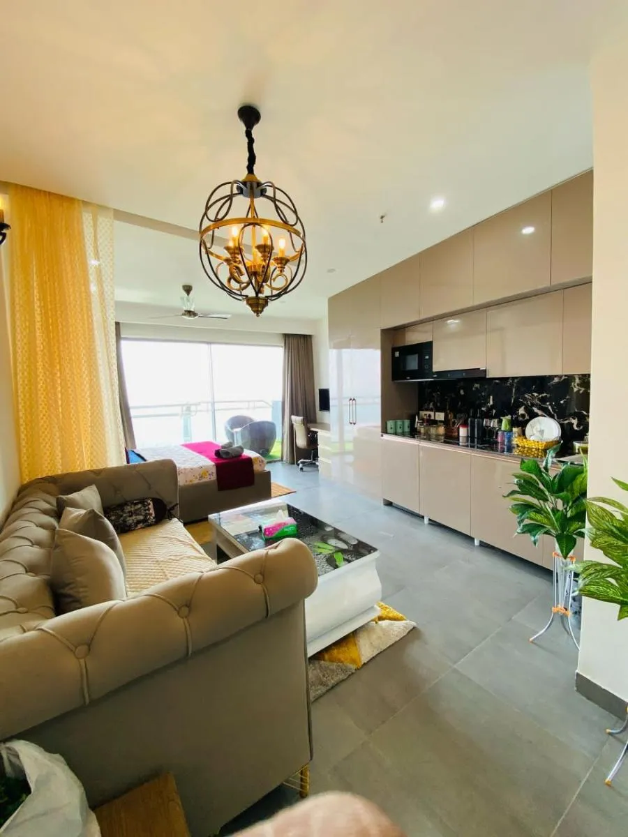 Image 3 of vinis sky stay 39 floor