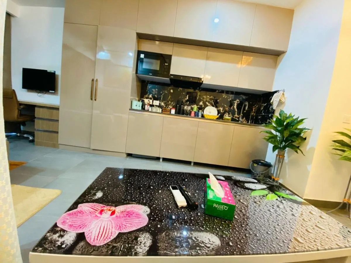 Image 1 of vinis sky stay 39 floor