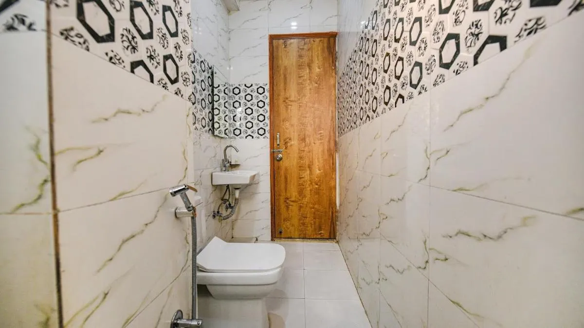 Image 2 of shanti stay near igi airport