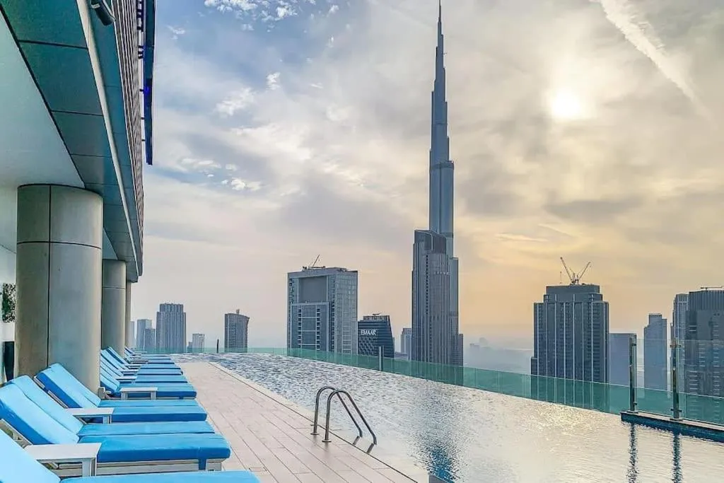 ASHRI HH Deluxe Apartment in Paramount with Burj Khalifa View