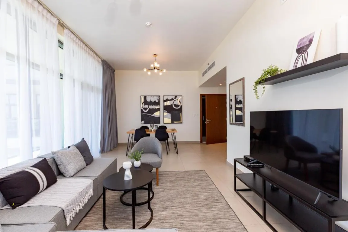 Amazing DEAL! Stunning 3BR Apt with Huge Terrace – JVT