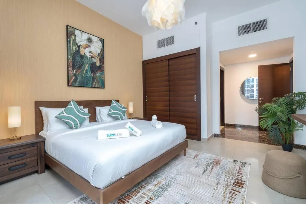 Apartment in Marina with Vibrant Pop Art Accents - 2