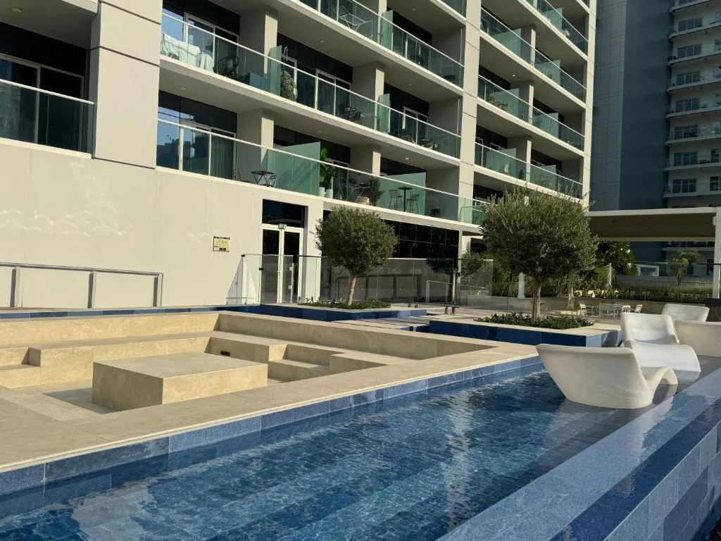 Ashri HH, Apt with Canal View