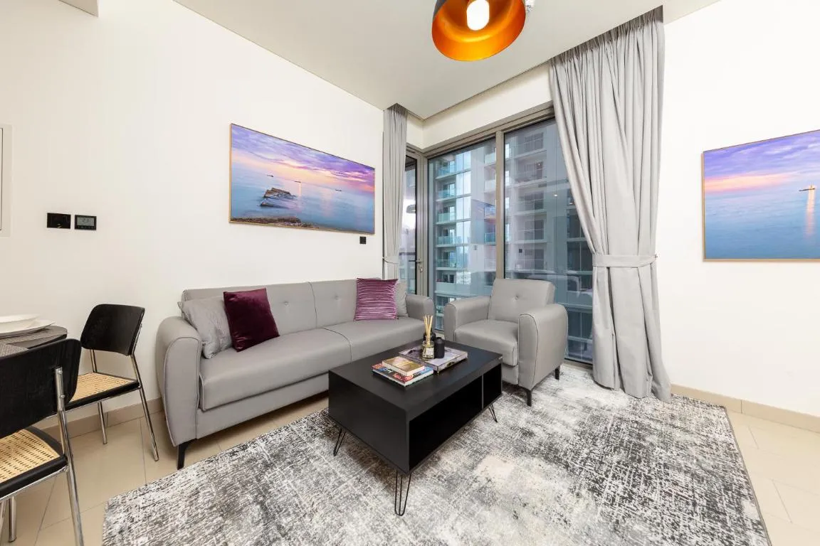 Beautiful 1BR – Close to Downtown with Pool and Gym