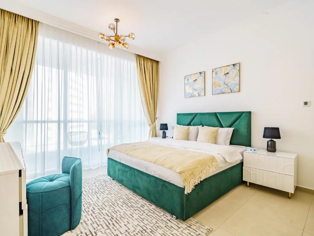 Beautifully Furnished 1BR-Dubai Eye View and Private Beach Access - 2
