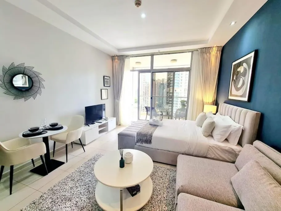 Beautiful marina studio apartment near the beach