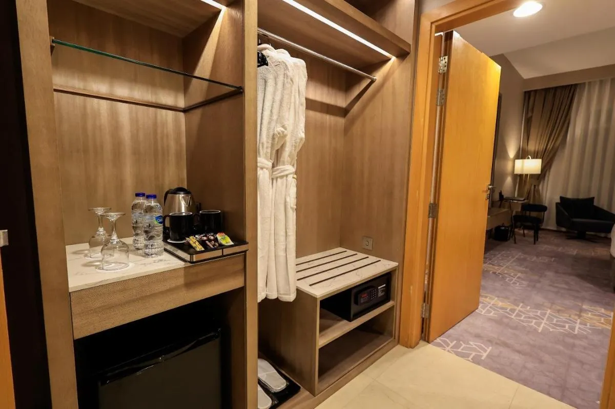 Best Western Premier M Four Hotel - 3
