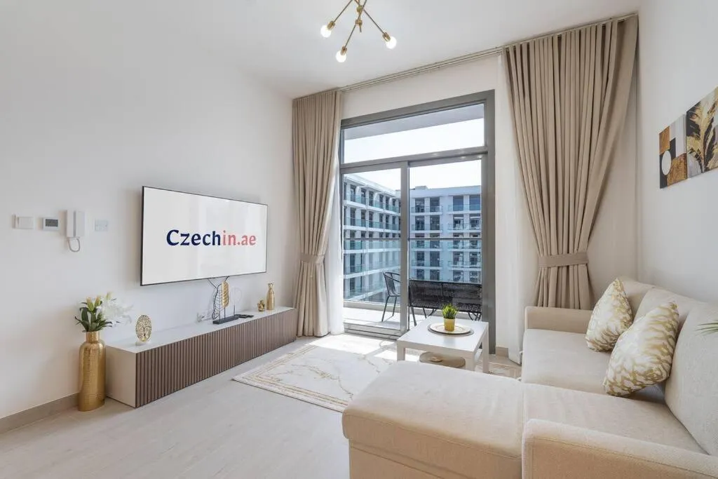 Brand New Listing & Studio City & Czechin - 2
