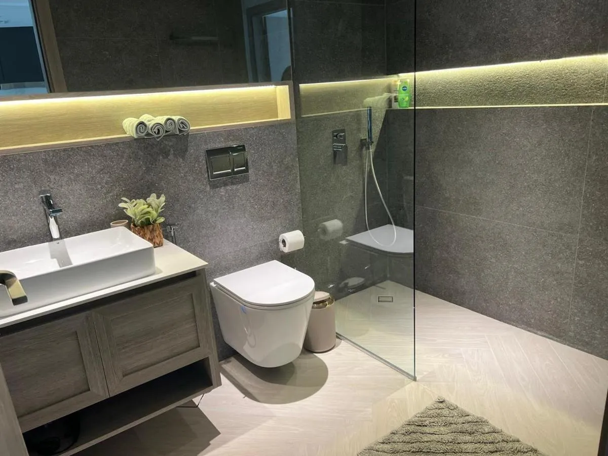 Brand New Luxury 1 Bedroom Apartment - 3