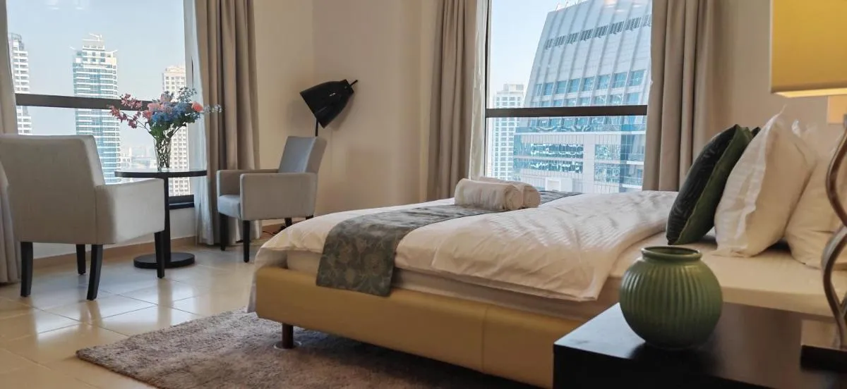 Brand new Spacious, Deluxe, 3BR on JBR walk Next to Beach & Tram by La Buena Vida Holiday Homes - 2