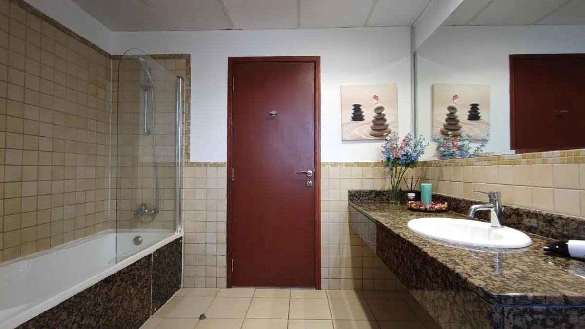 Brand new Spacious, Deluxe, 3BR on JBR walk Next to Beach & Tram by La Buena Vida Holiday Homes - 3