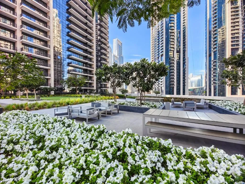 Charming 2Br in Boulevard Crescent – Downtown Dubai - 3
