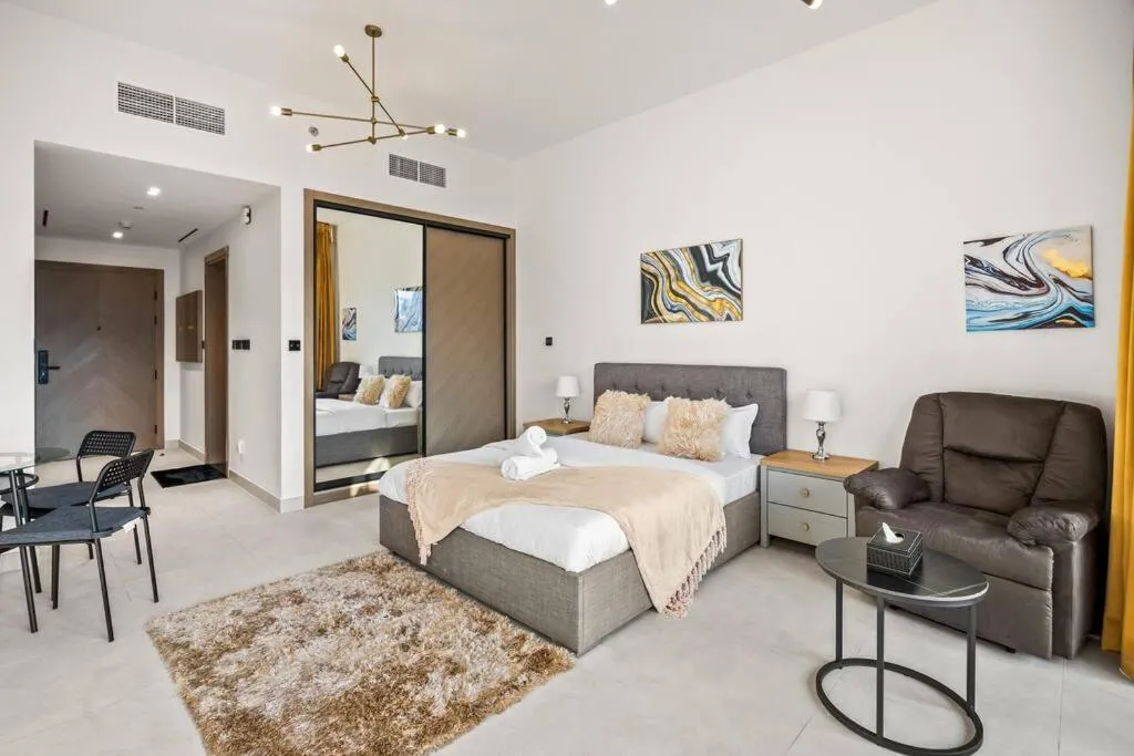 Chic Urban – Modern Aptpool Gym